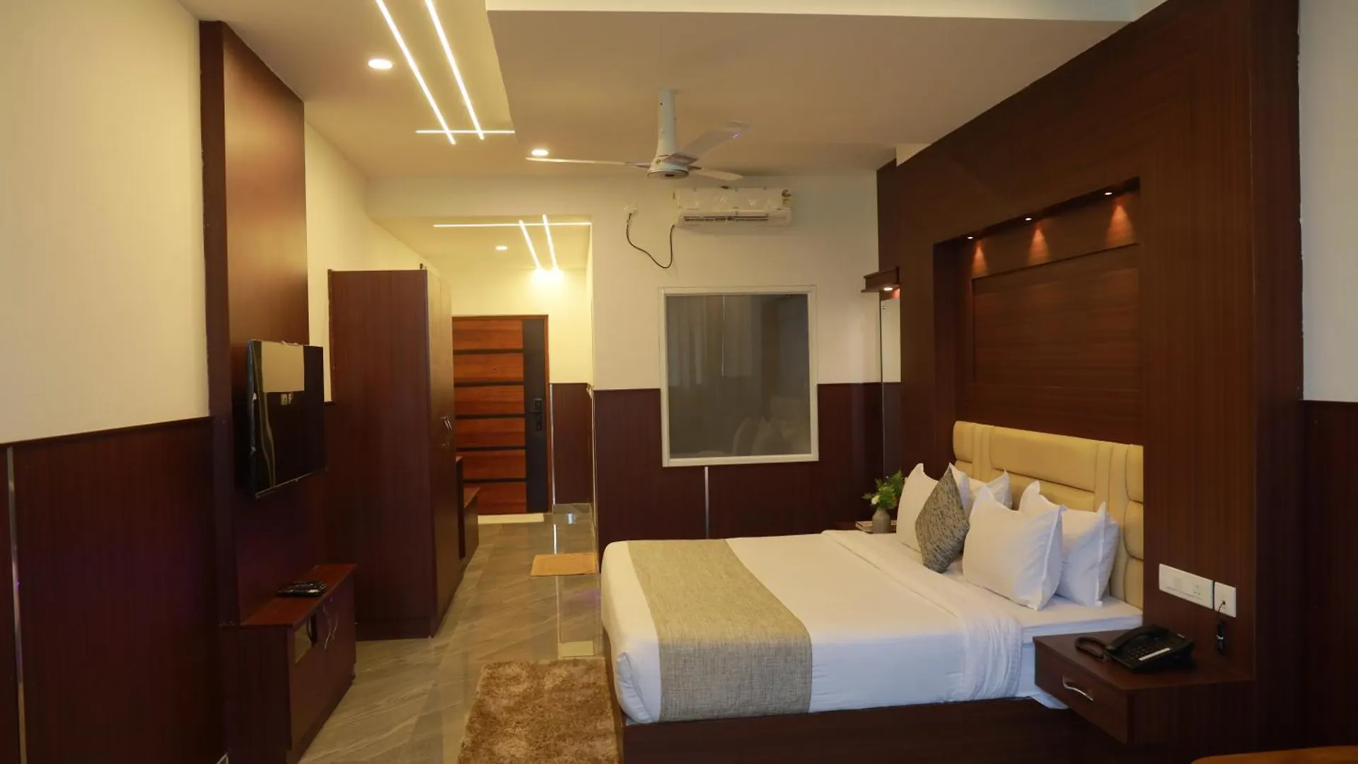 Moon Line Hotel Anaviratty Resort