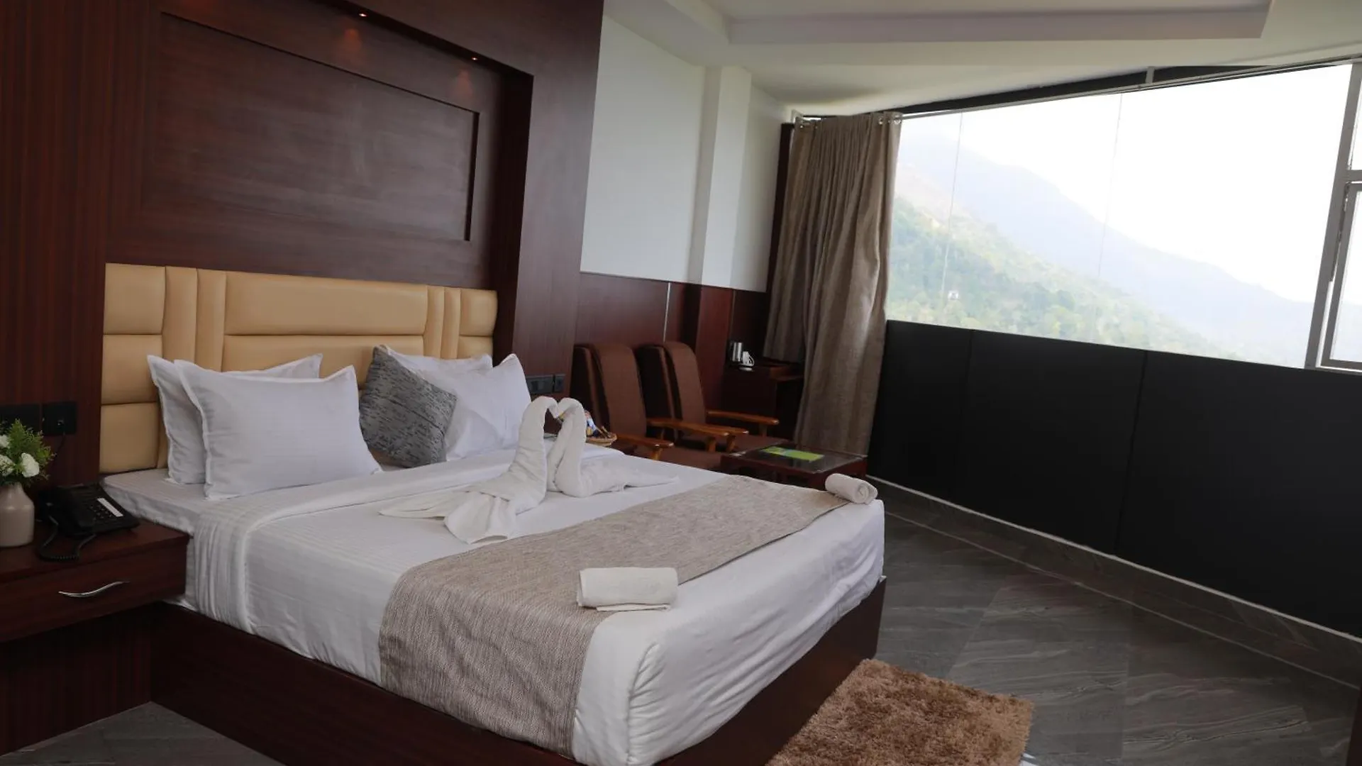 Resort Moon Line Hotel Anaviratty